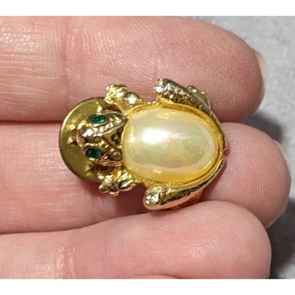 Vintage Gold Tone Faux Pearl Frog Lapel Pin - Picture 7 of 8
